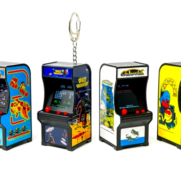 Tiny Ms. Pac Man Keychain Arcade Video Game. - Picture 4 of 6